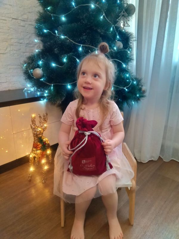 Более 100 детей поздравила с Новым годом депутат Народного Совета ДНР от Единой России Юлия Крюкова Более 100 детей поздравила с Новым годом депутат Народного Совета ДНР от Единой России Юлия Крюкова