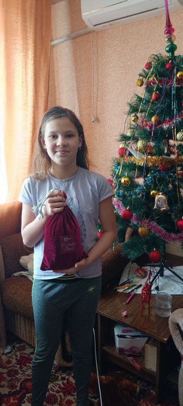 Более 100 детей поздравила с Новым годом депутат Народного Совета ДНР от Единой России Юлия Крюкова Более 100 детей поздравила с Новым годом депутат Народного Совета ДНР от Единой России Юлия Крюкова