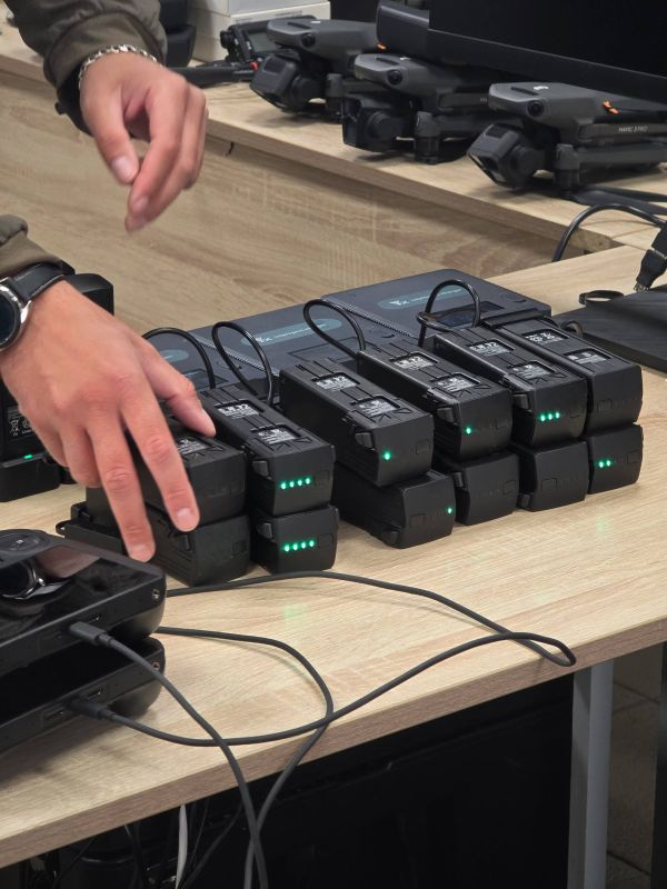 Аккумуляторная батарея Intelligent Flight Battery предназначена для беспилотных летательных аппаратов Mavic series 3