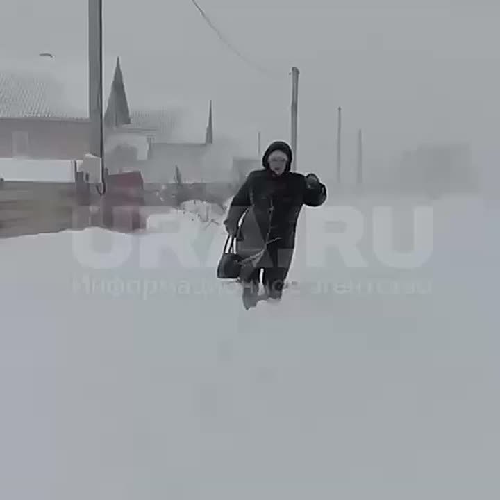 Отмена рейсов, кошмар на дорогах: Казань за одну ночь оказалась в снежном плену