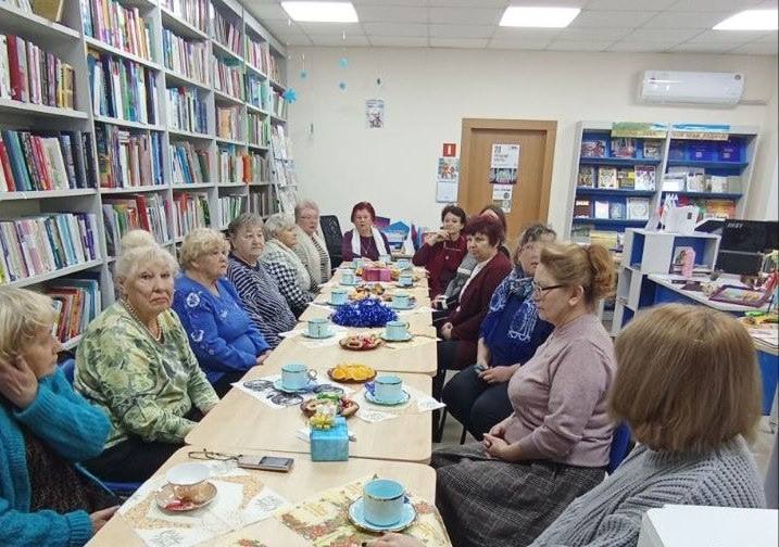 При содействии партийных проектов «Культура малой Родины», «Крепкая семья» и «Детский спорт» новогодние праздники в Мангуше начались 19 декабря на центральной площади, где и стар и млад окунулись в мир волшебства При содействии партийных проектов «Культура малой Родины», «Крепкая семья» и «Детский спорт» новогодние праздники в Мангуше начались 19 декабря на центральной площади, где и стар и млад окунулись в мир волшебства