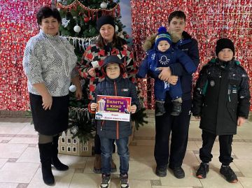 «Дарим радость кино»: в Мангушском округе проходит новогодняя благотворительная акция