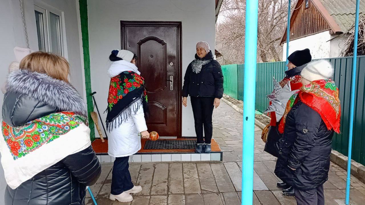 В преддверии Рождественских праздников, сотрудники МБУ "Городской дом культуры" пгт В преддверии Рождественских праздников, сотрудники МБУ "Городской дом культуры" пгт