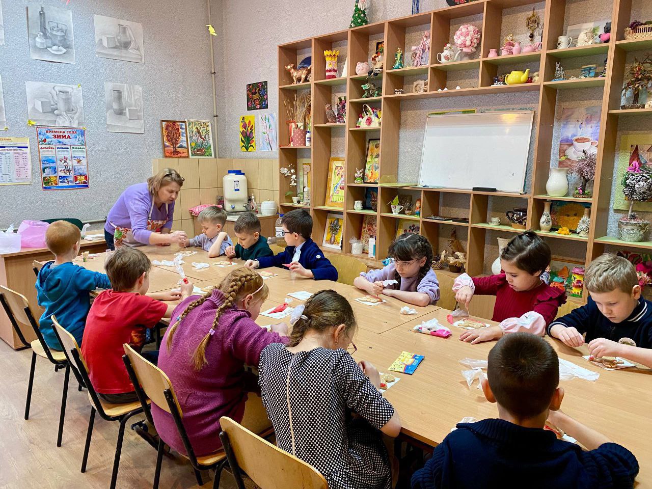 Волшебство Рождества в «Радуге»: Мастер-класс по росписи имбирных пряников