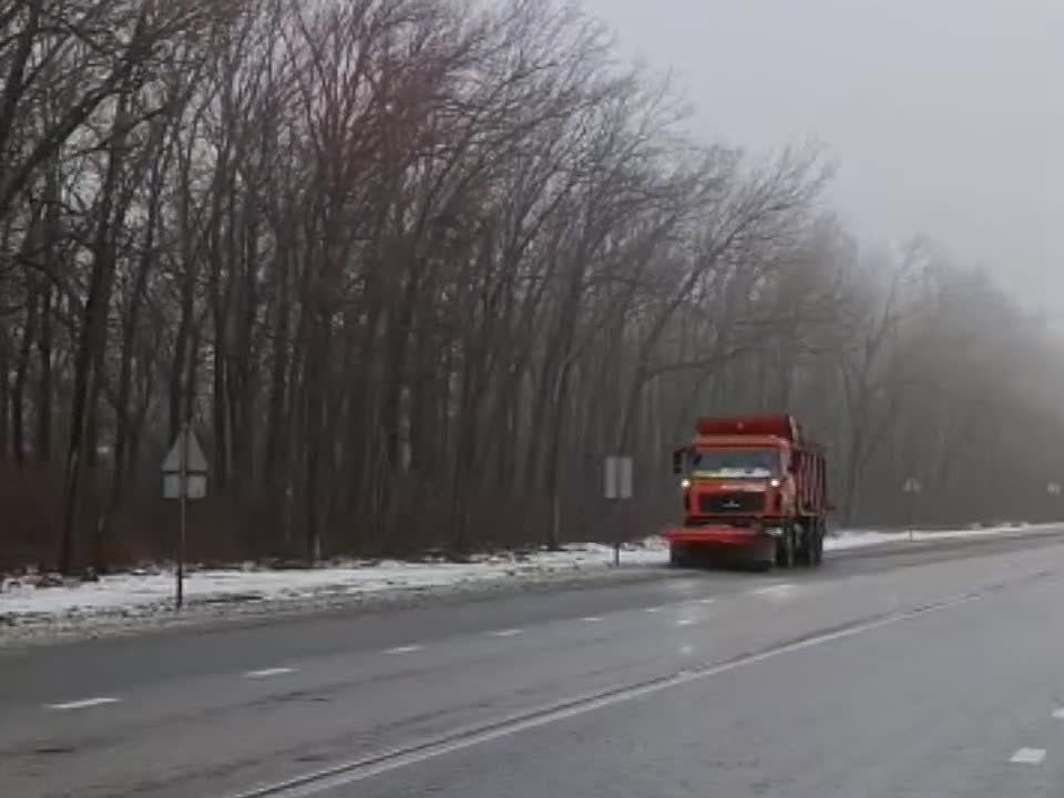 Александр Бондаренко: Дождь, снег, гололед – переменчивая погода в регионе требует особых мер безопасности!