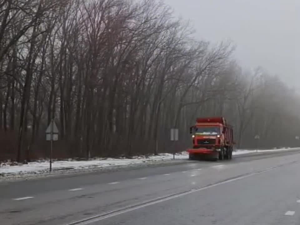 Александр Бондаренко: Дождь, снег, гололед – переменчивая погода в регионе требует особых мер безопасности!