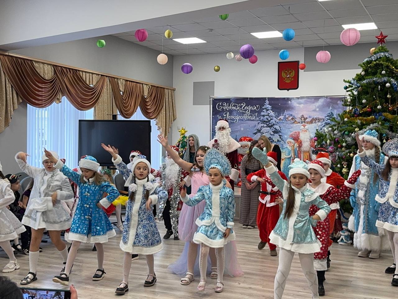 Погоня за пером Жар-Птицы: как встречали Новый год в Урзуфе Погоня за пером Жар-Птицы: как встречали Новый год в Урзуфе