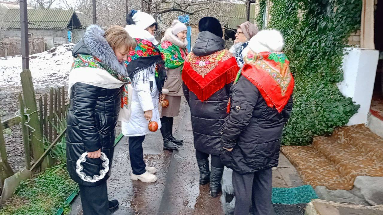 В преддверии Рождественских праздников, сотрудники МБУ "Городской дом культуры" пгт В преддверии Рождественских праздников, сотрудники МБУ "Городской дом культуры" пгт