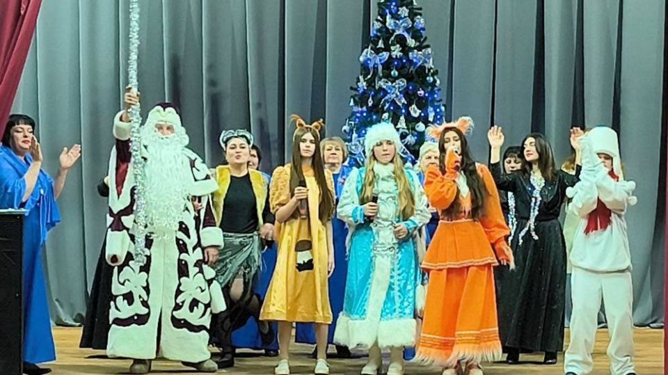 Праздничная эстафета добралась до Азовского