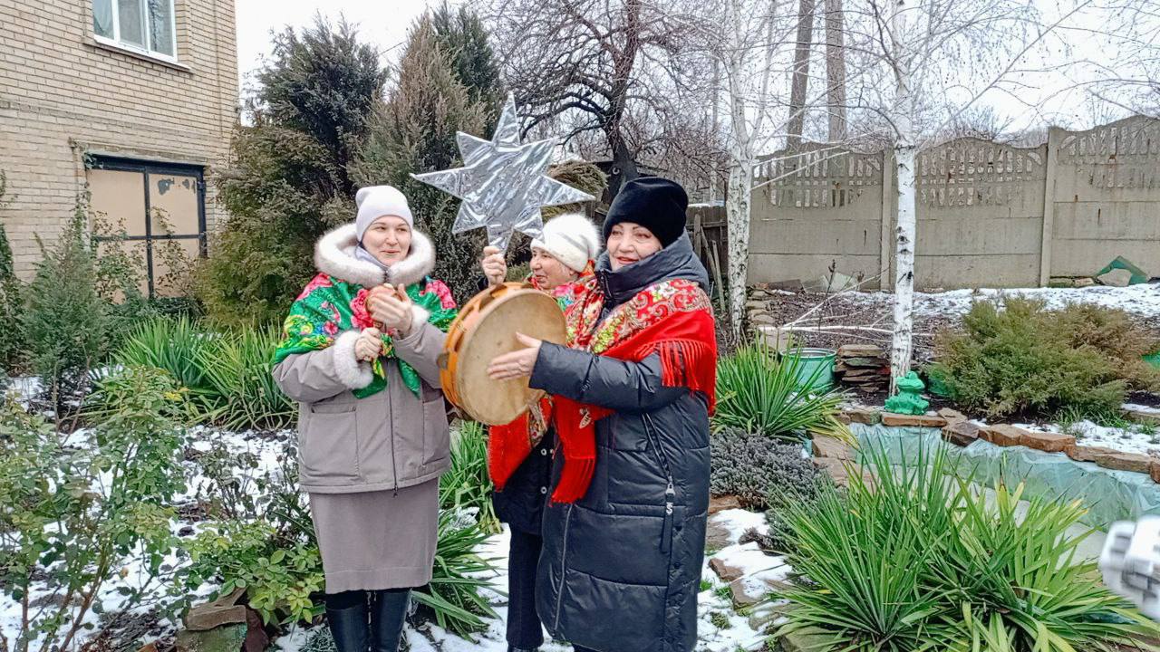 В преддверии Рождественских праздников, сотрудники МБУ "Городской дом культуры" пгт В преддверии Рождественских праздников, сотрудники МБУ "Городской дом культуры" пгт