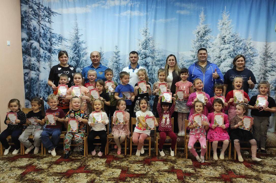 Погоня за пером Жар-Птицы: как встречали Новый год в Урзуфе Погоня за пером Жар-Птицы: как встречали Новый год в Урзуфе