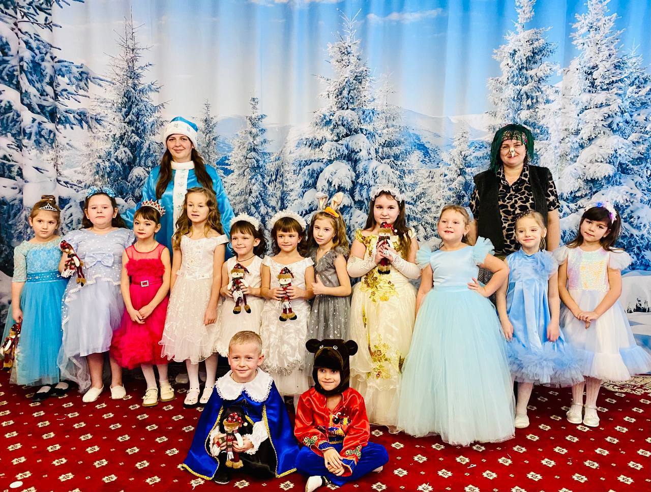 Погоня за пером Жар-Птицы: как встречали Новый год в Урзуфе Погоня за пером Жар-Птицы: как встречали Новый год в Урзуфе