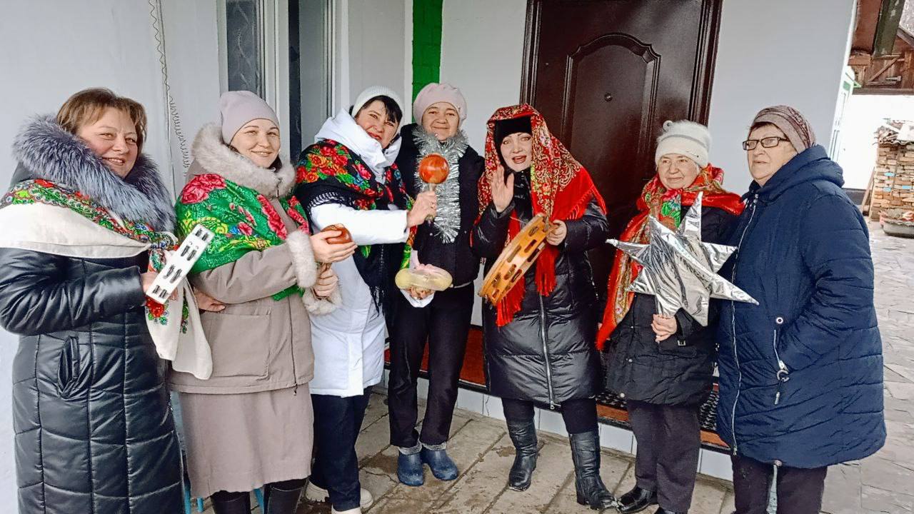 В преддверии Рождественских праздников, сотрудники МБУ "Городской дом культуры" пгт В преддверии Рождественских праздников, сотрудники МБУ "Городской дом культуры" пгт