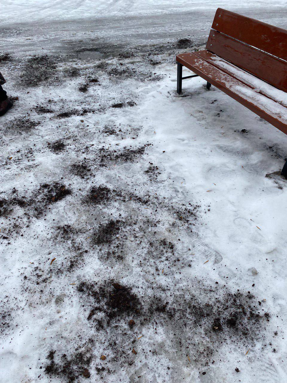 В Кировском активно борются с гололедом В Кировском активно борются с гололедом