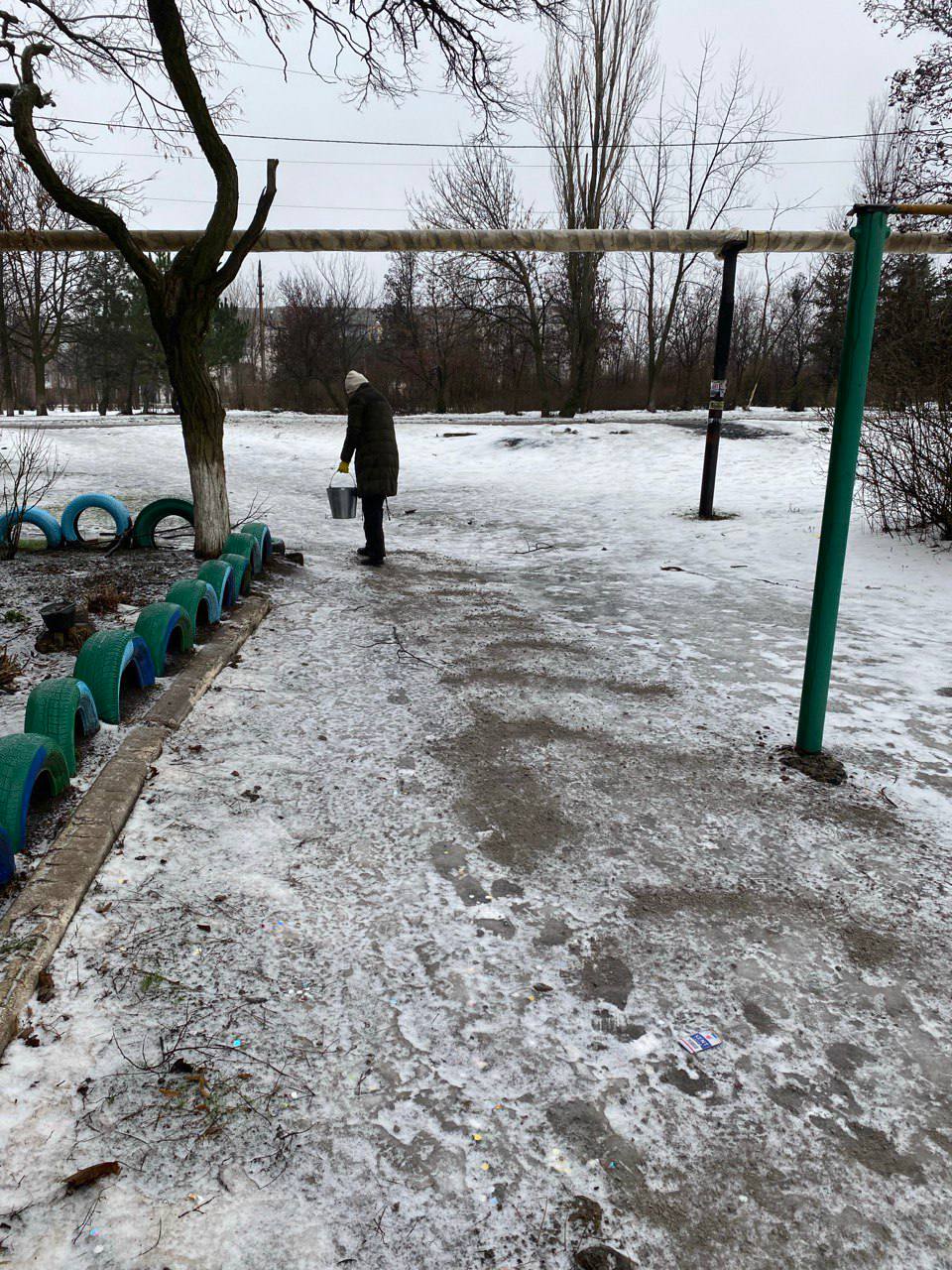 В Кировском активно борются с гололедом В Кировском активно борются с гололедом