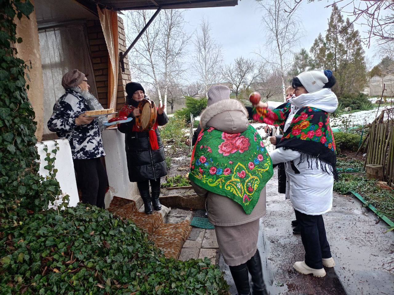 В преддверии Рождественских праздников, сотрудники МБУ "Городской дом культуры" пгт В преддверии Рождественских праздников, сотрудники МБУ "Городской дом культуры" пгт