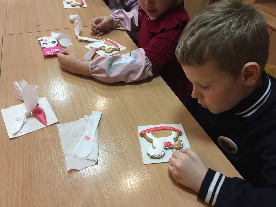 Волшебство Рождества в «Радуге»: Мастер-класс по росписи имбирных пряников Волшебство Рождества в «Радуге»: Мастер-класс по росписи имбирных пряников