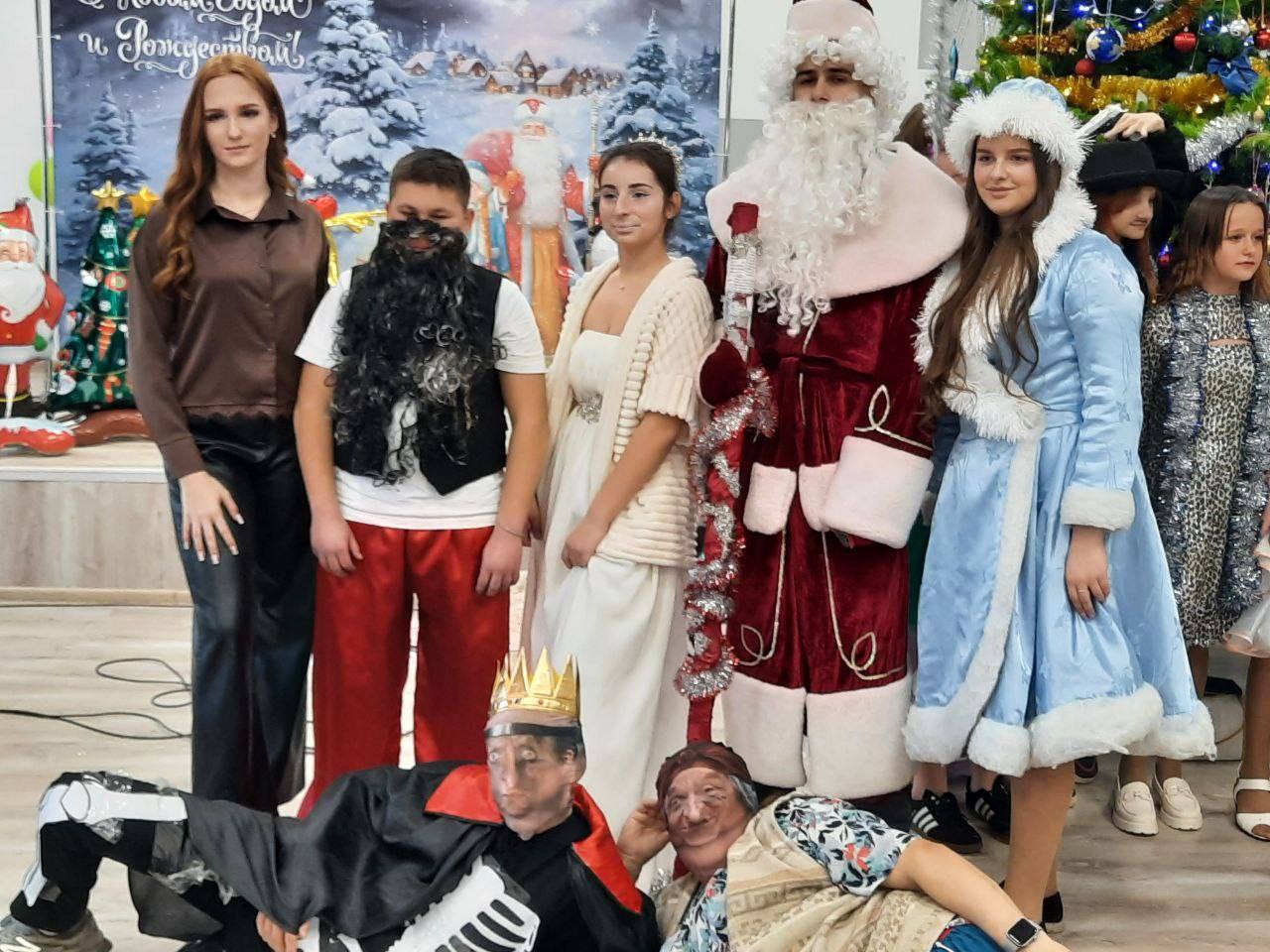 Погоня за пером Жар-Птицы: как встречали Новый год в Урзуфе Погоня за пером Жар-Птицы: как встречали Новый год в Урзуфе