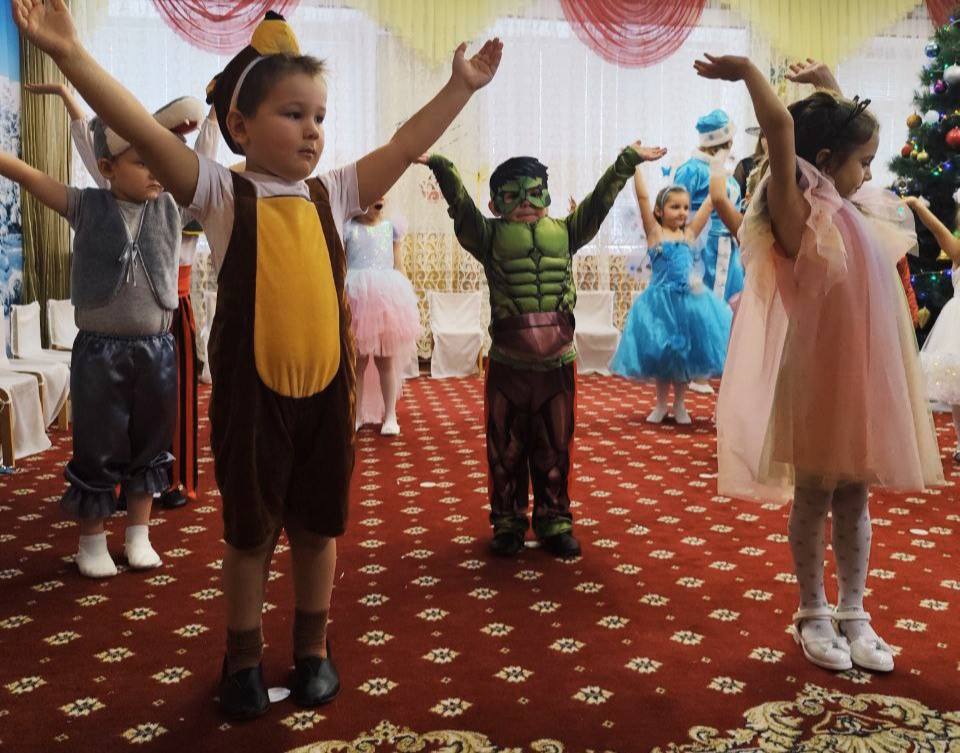 Погоня за пером Жар-Птицы: как встречали Новый год в Урзуфе Погоня за пером Жар-Птицы: как встречали Новый год в Урзуфе