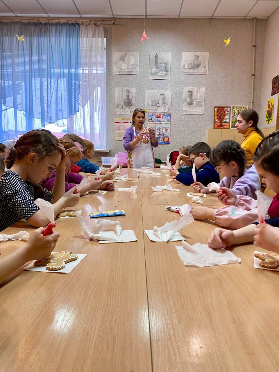 Волшебство Рождества в «Радуге»: Мастер-класс по росписи имбирных пряников Волшебство Рождества в «Радуге»: Мастер-класс по росписи имбирных пряников