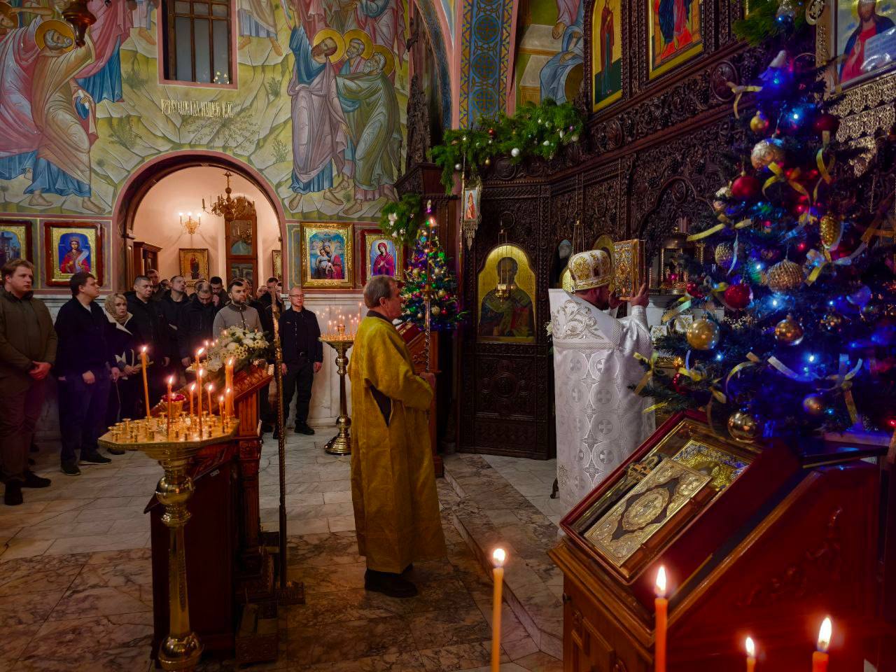 Кириенко и Пушилин приняли участие в рождественском богослужении в Донецке Кириенко и Пушилин приняли участие в рождественском богослужении в Донецке