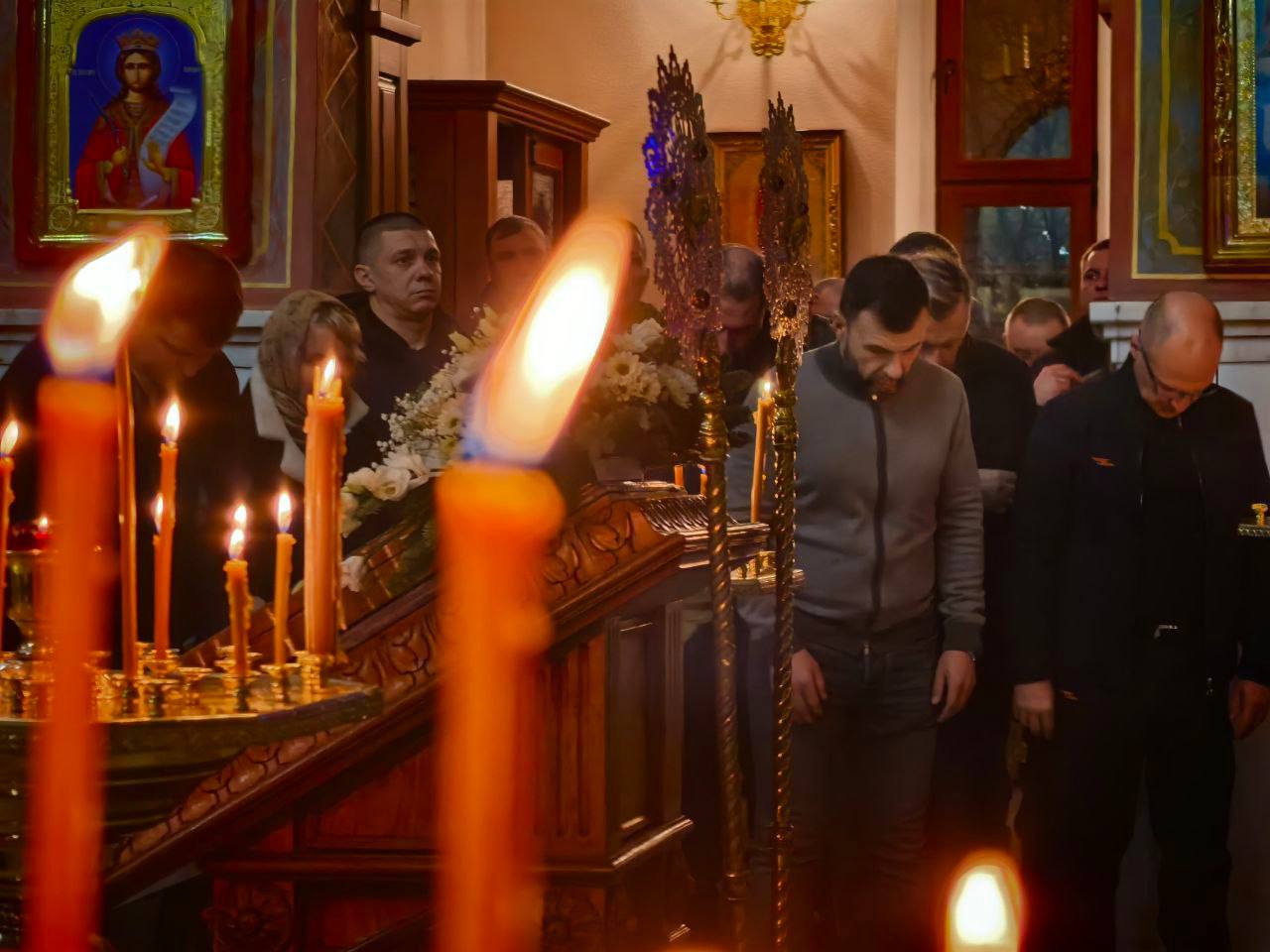 Кириенко и Пушилин приняли участие в рождественском богослужении в Донецке Кириенко и Пушилин приняли участие в рождественском богослужении в Донецке