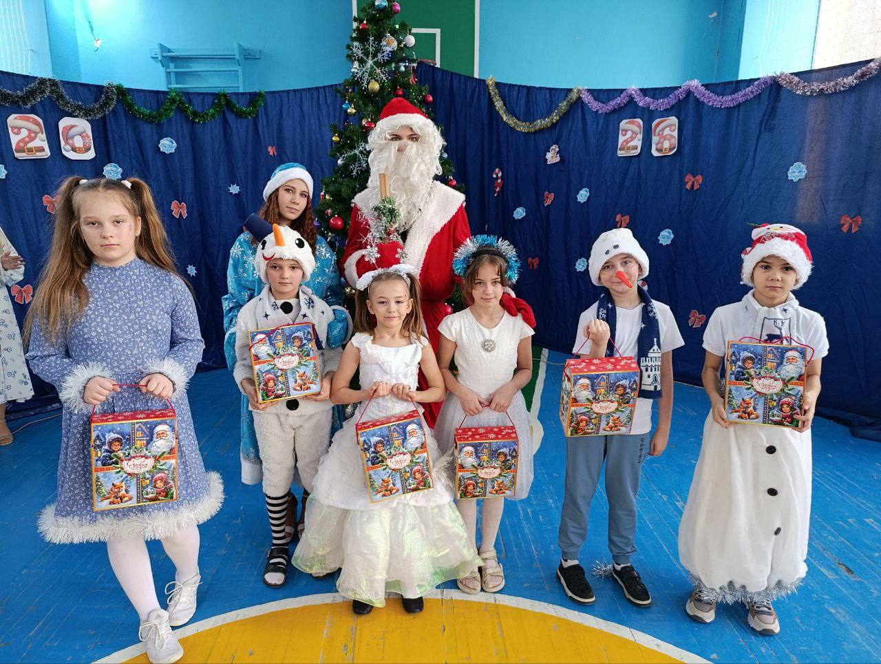 Яркая точка новогоднего турне: праздник в селе Приазовское Яркая точка новогоднего турне: праздник в селе Приазовское