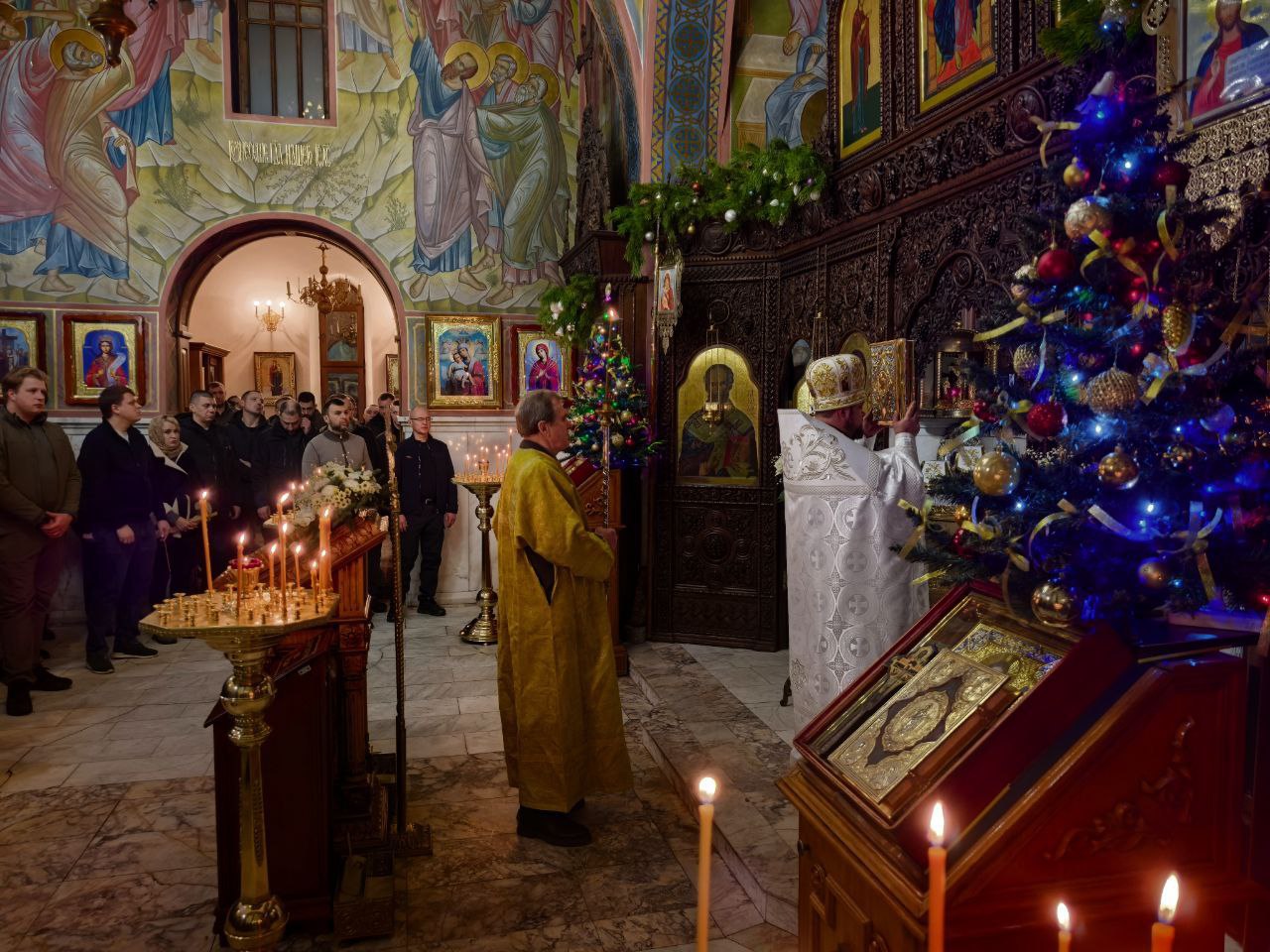 Глава ДНР Денис Пушилин вместе с первым заместителем Руководителя Администрации Президента Сергеем Кириенко принял участие в праздничном богослужении Глава ДНР Денис Пушилин вместе с первым заместителем Руководителя Администрации Президента Сергеем Кириенко принял участие в праздничном богослужении