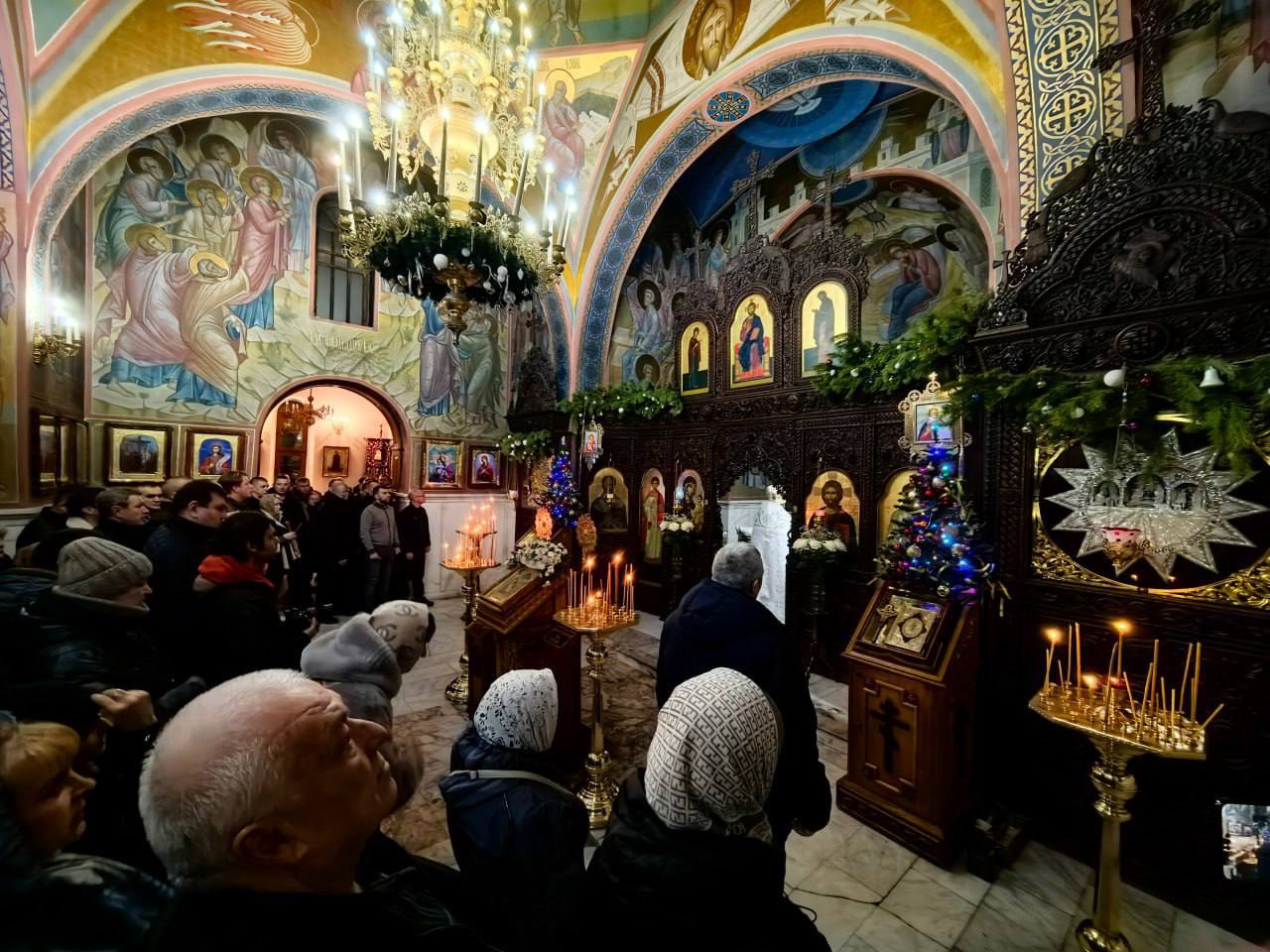 Кириенко и Пушилин приняли участие в рождественском богослужении в Донецке Кириенко и Пушилин приняли участие в рождественском богослужении в Донецке