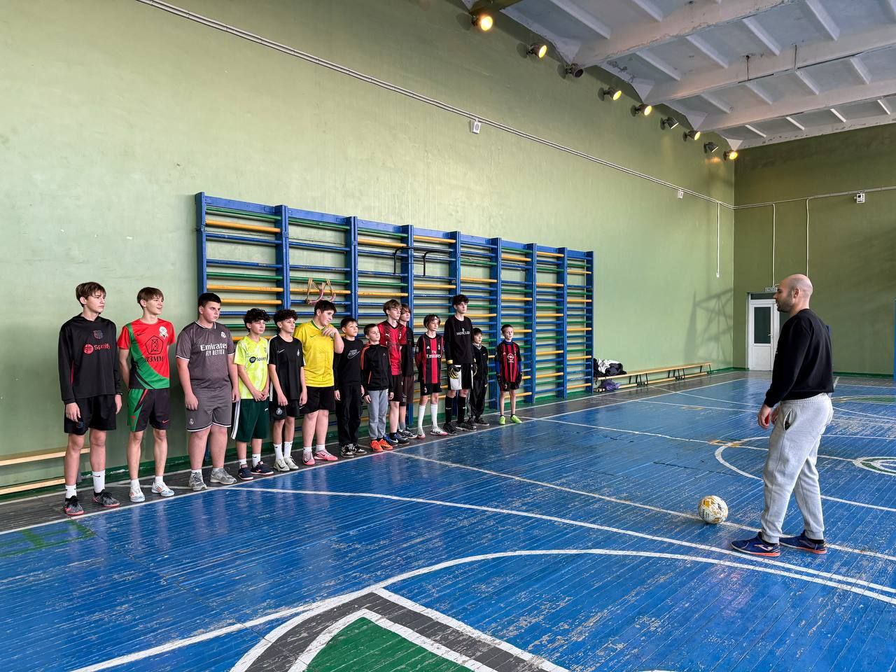 Сергей Желновач: По партийному проекту "Старший брат" и в рамках Декады спорта в г. Дебальцево прошел захватывающий турнир по мини-футболу под названием «Зимний гол» Сергей Желновач: По партийному проекту "Старший брат" и в рамках Декады спорта в г. Дебальцево прошел захватывающий турнир по мини-футболу под названием «Зимний гол»