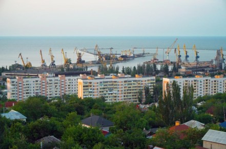 Подрядчики 10 регионов-шефов восстанавливают объекты в ДНР