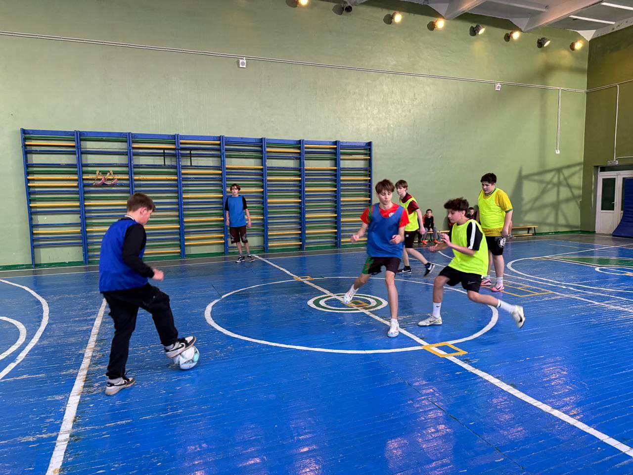 Сергей Желновач: По партийному проекту "Старший брат" и в рамках Декады спорта в г. Дебальцево прошел захватывающий турнир по мини-футболу под названием «Зимний гол» Сергей Желновач: По партийному проекту "Старший брат" и в рамках Декады спорта в г. Дебальцево прошел захватывающий турнир по мини-футболу под названием «Зимний гол»