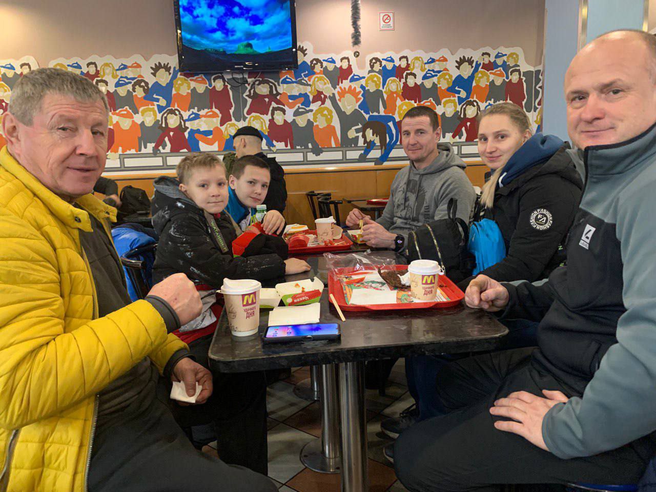 9 января воспитанники секции бокса спортивной школы"АЗОВЕЦ" со своим тренером Иваном Гринько и родителями провели незабываемый день в дружеской обстановке 9 января воспитанники секции бокса спортивной школы"АЗОВЕЦ" со своим тренером Иваном Гринько и родителями провели незабываемый день в дружеской обстановке