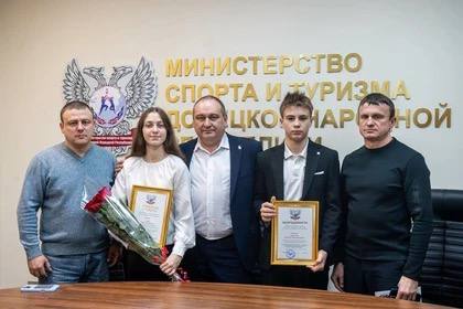 Министр спорта ДНР наградил двух юных титулованных спортсменов Республики