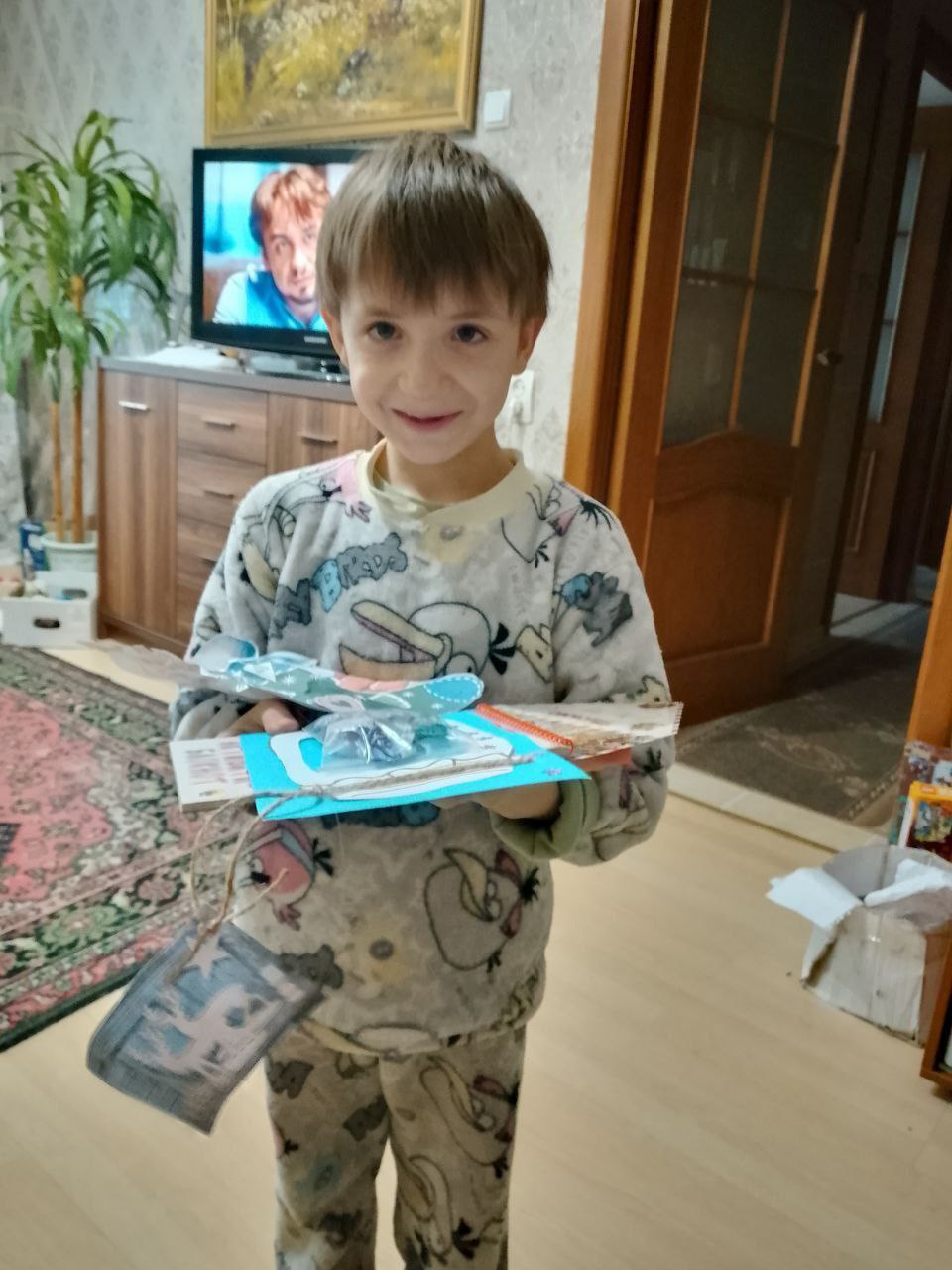 Валерия Петрусевич: Посмотрите на эти радостные лица ребят, которым наши волонтеры Добра вручили сладкие новогодние подарки Валерия Петрусевич: Посмотрите на эти радостные лица ребят, которым наши волонтеры Добра вручили сладкие новогодние подарки