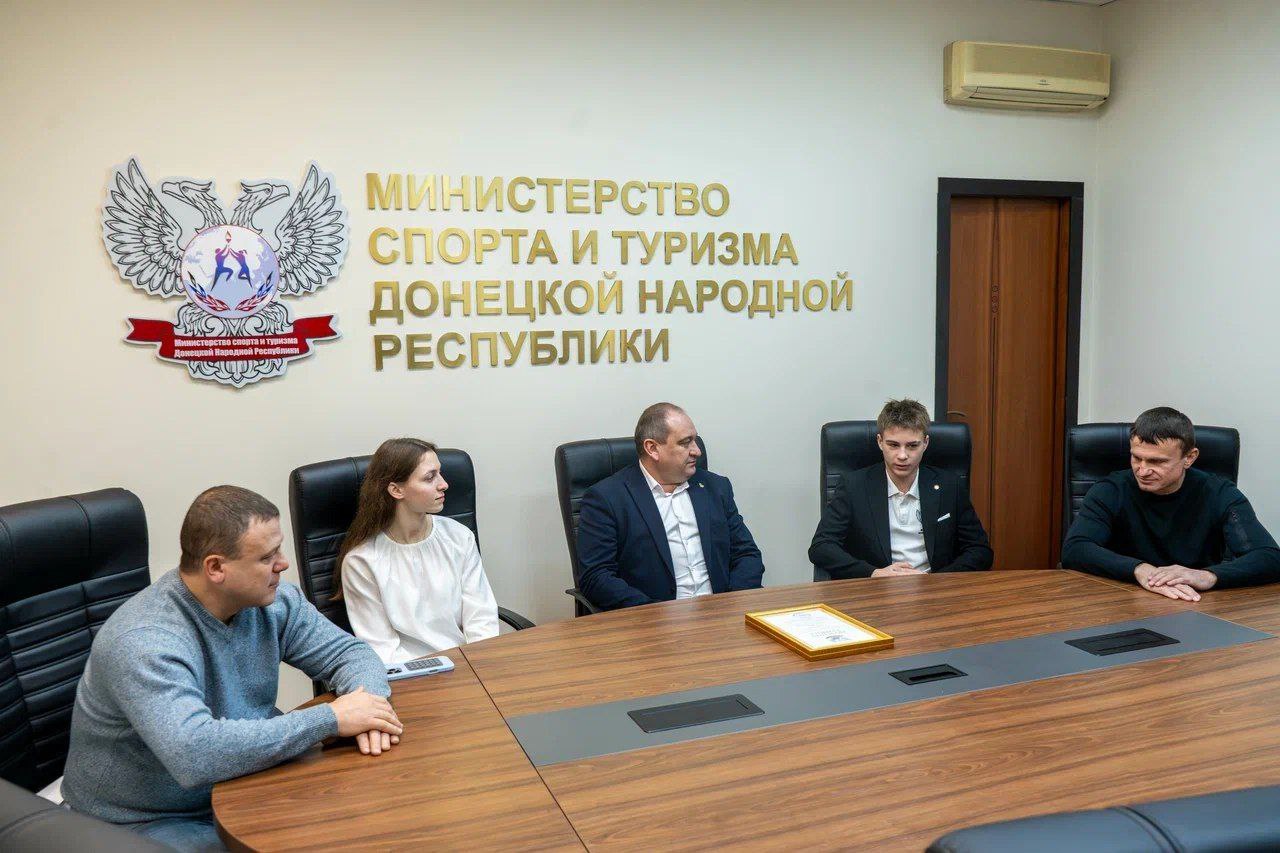 Евгений Ширшов: Сегодня встретился с председателем Федерации бокса ДНР Николаем Евтиховым и старшим тренером сборной команды Республики по боксу Романом Куксой Евгений Ширшов: Сегодня встретился с председателем Федерации бокса ДНР Николаем Евтиховым и старшим тренером сборной команды Республики по боксу Романом Куксой