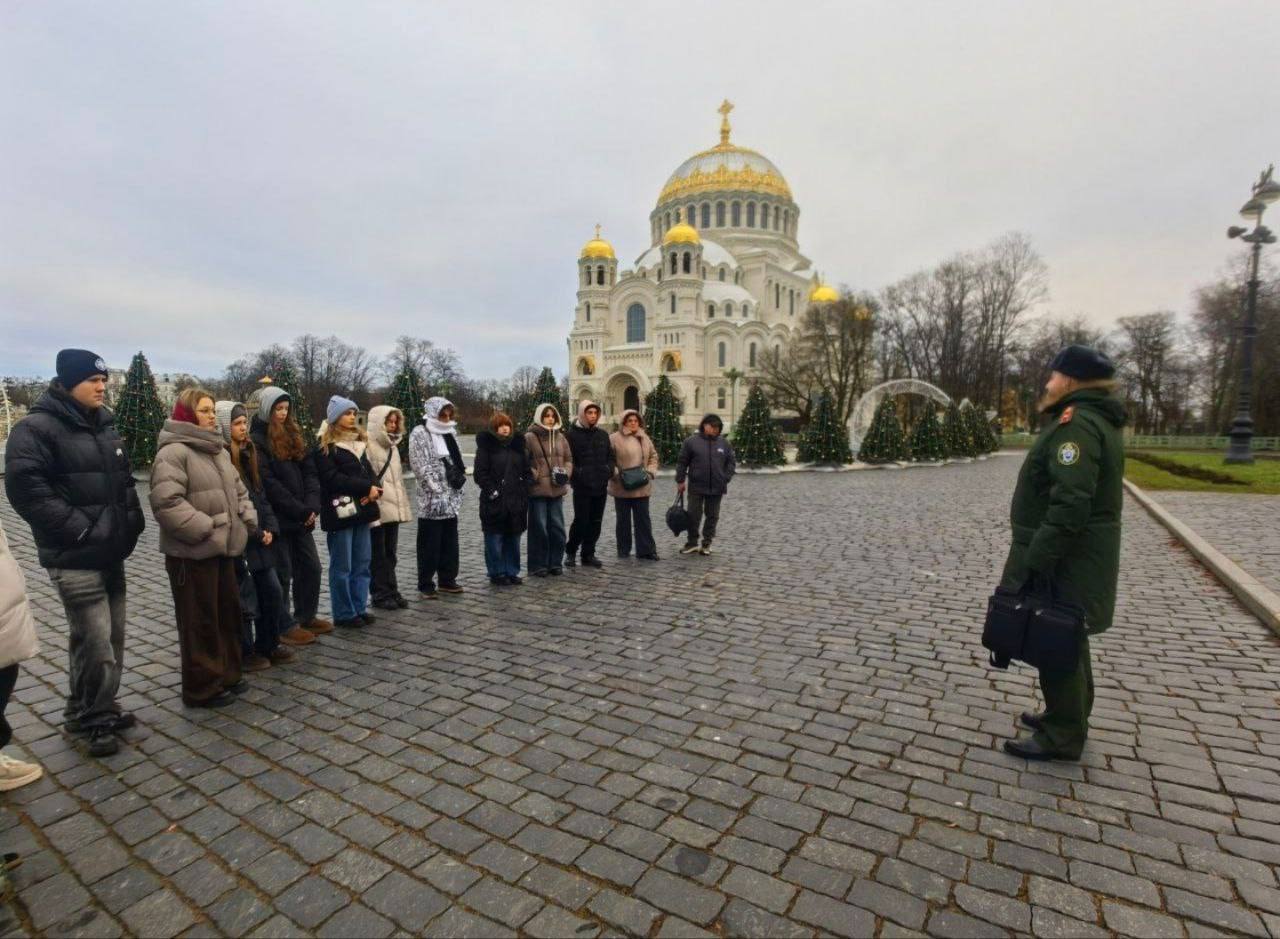 Александр Пеняев: Интересные встречи. Сотрудники отдела по делам молодёжи и спорта администрации Ясиноватского МО и юнармейцы из отрядов ГБОУ "Школа № 1 Ясиноватского МО", ГБОУ "Школа № 6 Ясиноватского МО" и ГБОУ "Школа № 7... Александр Пеняев: Интересные встречи. Сотрудники отдела по делам молодёжи и спорта администрации Ясиноватского МО и юнармейцы из отрядов ГБОУ "Школа № 1 Ясиноватского МО", ГБОУ "Школа № 6 Ясиноватского МО" и ГБОУ "Школа № 7...