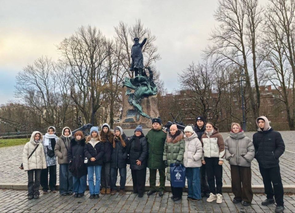 Александр Пеняев: Интересные встречи. Сотрудники отдела по делам молодёжи и спорта администрации Ясиноватского МО и юнармейцы из отрядов ГБОУ "Школа № 1 Ясиноватского МО", ГБОУ "Школа № 6 Ясиноватского МО" и ГБОУ "Школа № 7... Александр Пеняев: Интересные встречи. Сотрудники отдела по делам молодёжи и спорта администрации Ясиноватского МО и юнармейцы из отрядов ГБОУ "Школа № 1 Ясиноватского МО", ГБОУ "Школа № 6 Ясиноватского МО" и ГБОУ "Школа № 7...