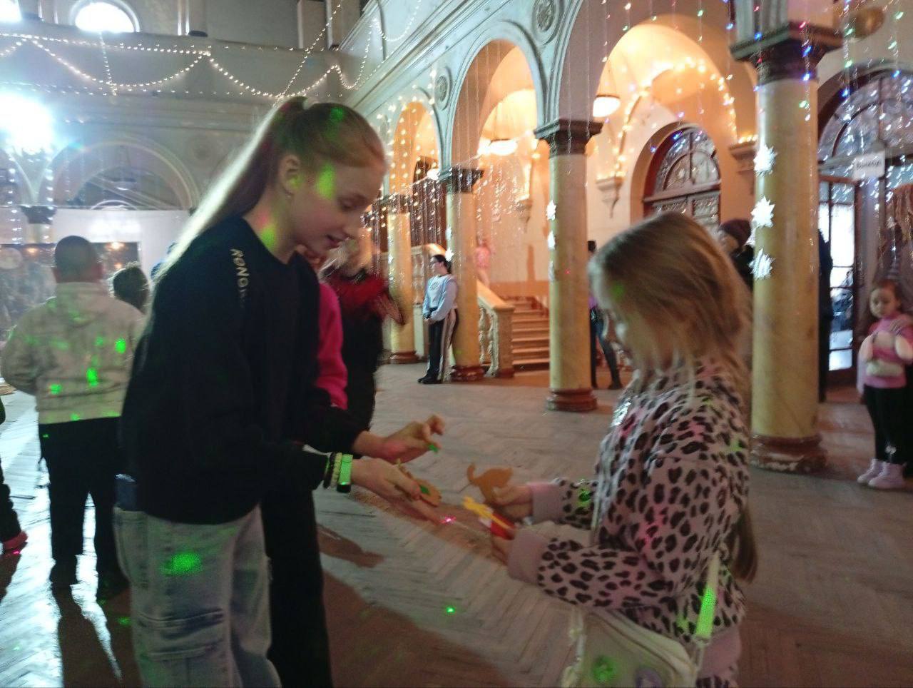 Сегодня в МБУ "Зугрэсский ГДК", при участии студентов Зугрэсского энерготехнологического колледжа, состоялось яркое и радостное мероприятие - игровая развлекательная программа «Проводы зимних каникул» Сегодня в МБУ "Зугрэсский ГДК", при участии студентов Зугрэсского энерготехнологического колледжа, состоялось яркое и радостное мероприятие - игровая развлекательная программа «Проводы зимних каникул»