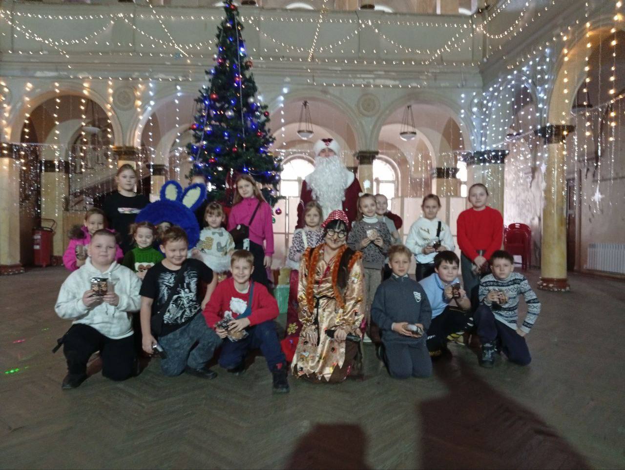 Сегодня в МБУ "Зугрэсский ГДК", при участии студентов Зугрэсского энерготехнологического колледжа, состоялось яркое и радостное мероприятие - игровая развлекательная программа «Проводы зимних каникул» Сегодня в МБУ "Зугрэсский ГДК", при участии студентов Зугрэсского энерготехнологического колледжа, состоялось яркое и радостное мероприятие - игровая развлекательная программа «Проводы зимних каникул»