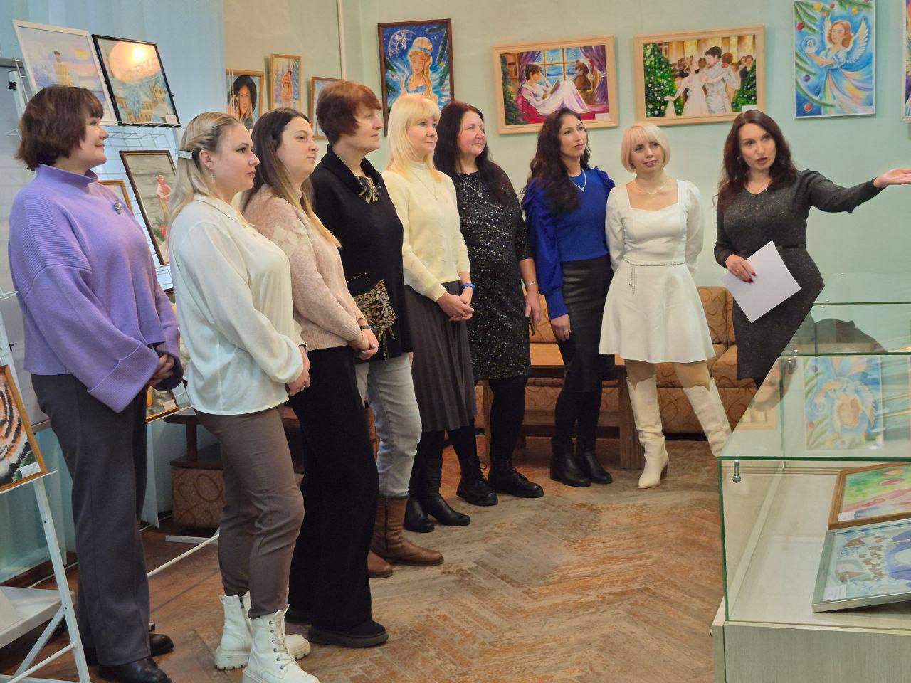 10 января в МБУ "Музей истории города Харцызска" для жителей города была проведена экскурсия по выставке "Рождественская история" 10 января в МБУ "Музей истории города Харцызска" для жителей города была проведена экскурсия по выставке "Рождественская история"