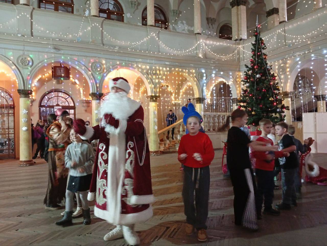 Сегодня в МБУ "Зугрэсский ГДК", при участии студентов Зугрэсского энерготехнологического колледжа, состоялось яркое и радостное мероприятие - игровая развлекательная программа «Проводы зимних каникул» Сегодня в МБУ "Зугрэсский ГДК", при участии студентов Зугрэсского энерготехнологического колледжа, состоялось яркое и радостное мероприятие - игровая развлекательная программа «Проводы зимних каникул»