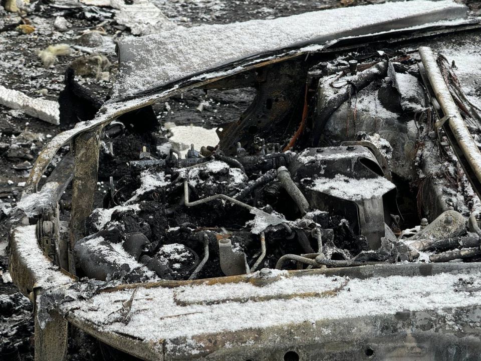 Атака БПЛА ВСУ на СТО в Макеевке привела к повреждению боксов и 15 автомобилей Атака БПЛА ВСУ на СТО в Макеевке привела к повреждению боксов и 15 автомобилей