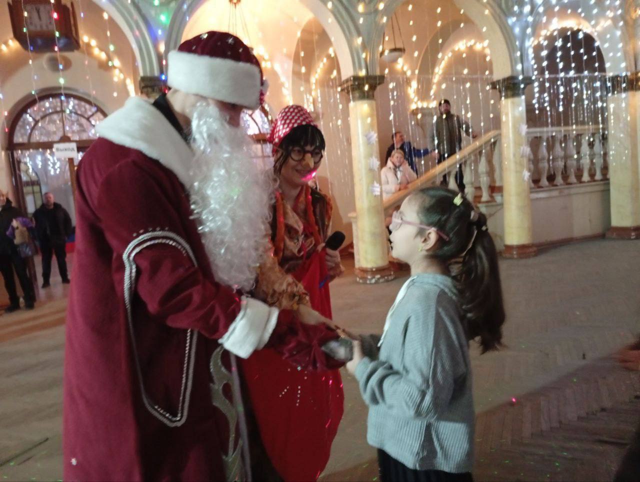 Сегодня в МБУ "Зугрэсский ГДК", при участии студентов Зугрэсского энерготехнологического колледжа, состоялось яркое и радостное мероприятие - игровая развлекательная программа «Проводы зимних каникул» Сегодня в МБУ "Зугрэсский ГДК", при участии студентов Зугрэсского энерготехнологического колледжа, состоялось яркое и радостное мероприятие - игровая развлекательная программа «Проводы зимних каникул»