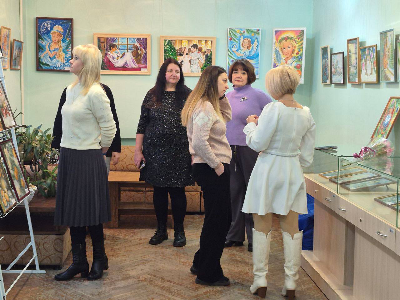 10 января в МБУ "Музей истории города Харцызска" для жителей города была проведена экскурсия по выставке "Рождественская история" 10 января в МБУ "Музей истории города Харцызска" для жителей города была проведена экскурсия по выставке "Рождественская история"