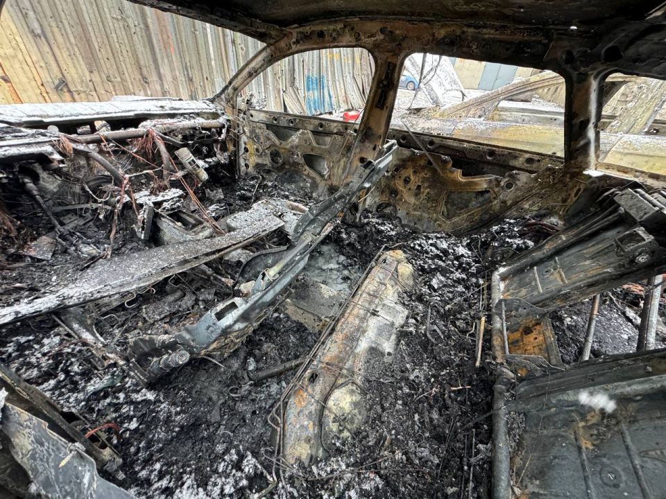 Атака БПЛА ВСУ на СТО в Макеевке привела к повреждению боксов и 15 автомобилей Атака БПЛА ВСУ на СТО в Макеевке привела к повреждению боксов и 15 автомобилей