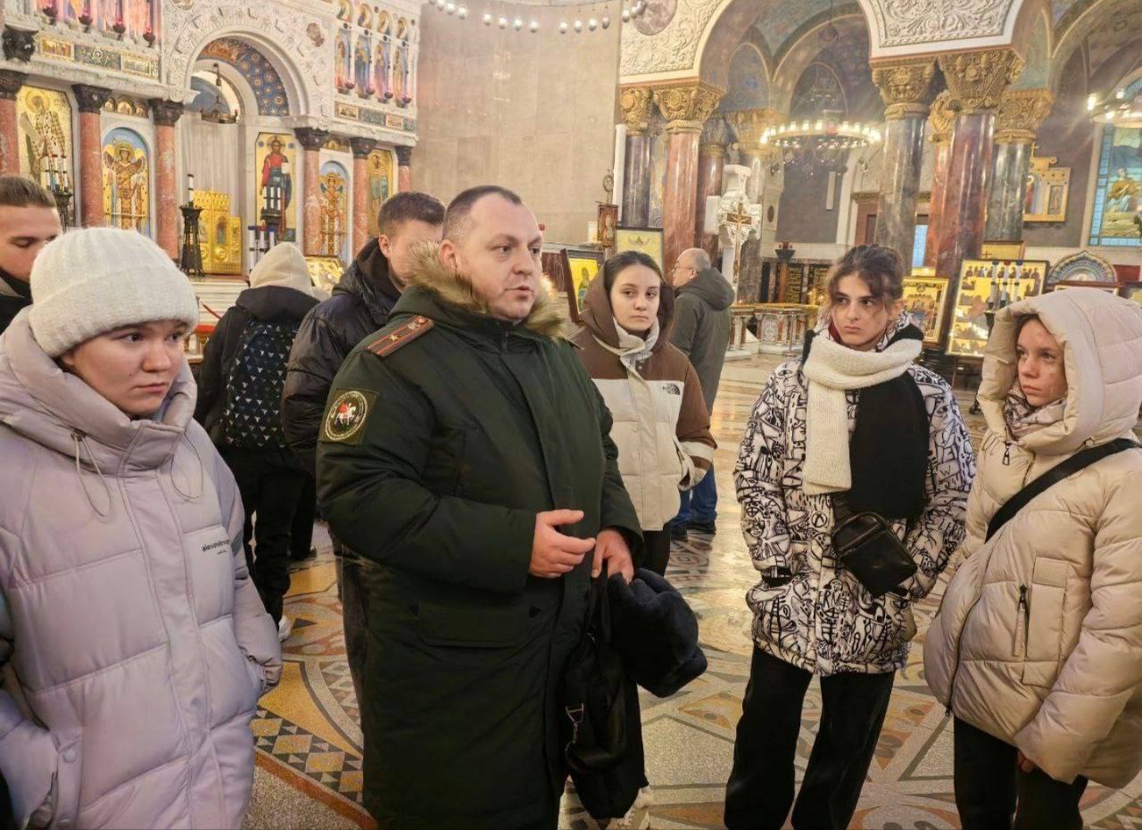 Александр Пеняев: Интересные встречи. Сотрудники отдела по делам молодёжи и спорта администрации Ясиноватского МО и юнармейцы из отрядов ГБОУ "Школа № 1 Ясиноватского МО", ГБОУ "Школа № 6 Ясиноватского МО" и ГБОУ "Школа № 7... Александр Пеняев: Интересные встречи. Сотрудники отдела по делам молодёжи и спорта администрации Ясиноватского МО и юнармейцы из отрядов ГБОУ "Школа № 1 Ясиноватского МО", ГБОУ "Школа № 6 Ясиноватского МО" и ГБОУ "Школа № 7...