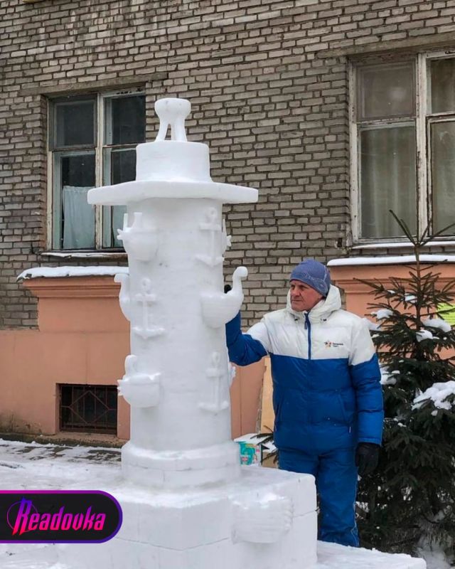 Античный Питер: в одном из дворов города мужчина слепил древнегреческие вазы Античный Питер: в одном из дворов города мужчина слепил древнегреческие вазы