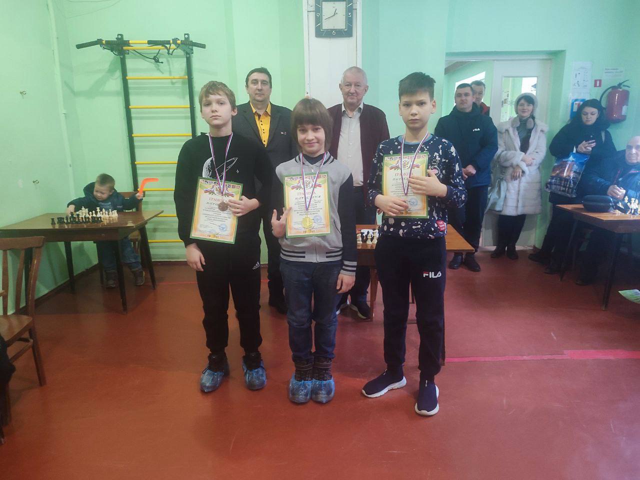 10 января в ШШК «Интеллект» состоялся Рождественский турнир по шахматам среди школьников 2013 г.р. и моложе 10 января в ШШК «Интеллект» состоялся Рождественский турнир по шахматам среди школьников 2013 г.р. и моложе