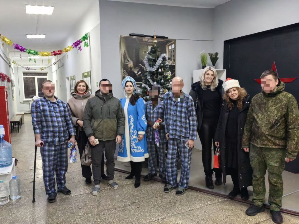 в аботе. Продолжаем дарить праздничное настроение нашим защитникам в аботе. Продолжаем дарить праздничное настроение нашим защитникам